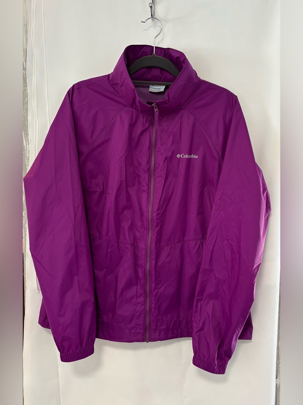 Columbia Ladies Rain Jacket with packable hood. Size XL.